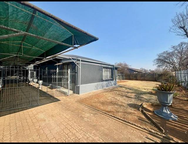 3 BEDROOM HOUSE FOR SALE IN VANDERBIJLPARK CW 2